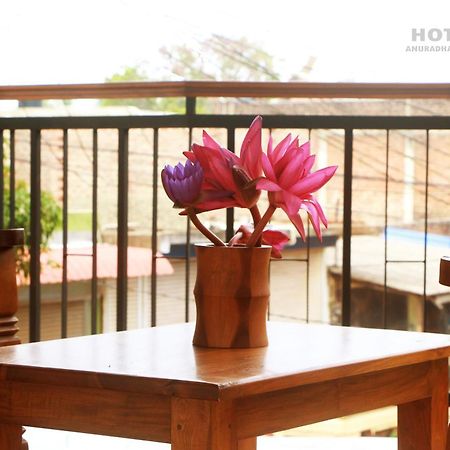 Hotel T & T Anuradhapura Habitación foto