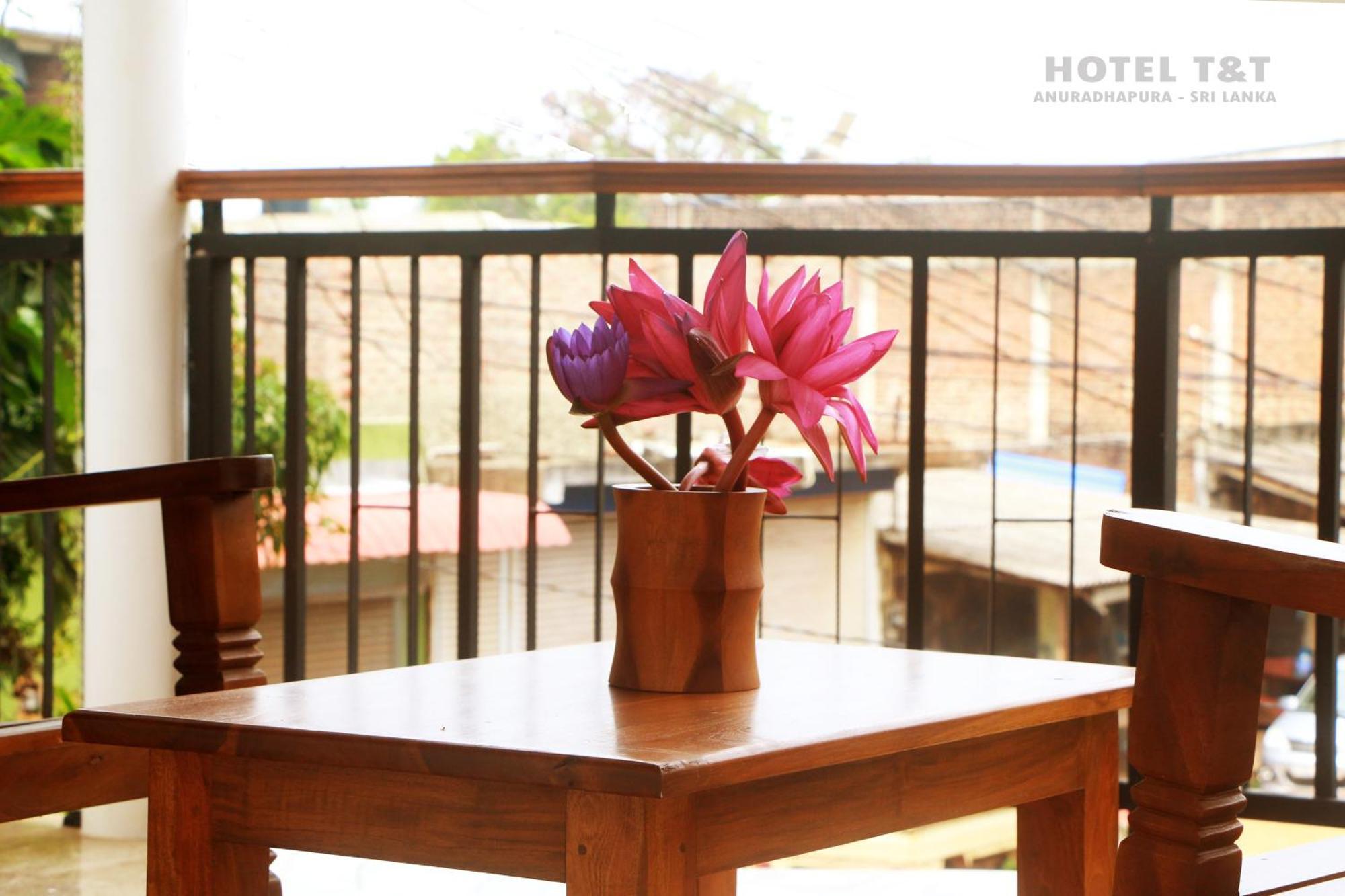 Hotel T & T Anuradhapura Habitación foto