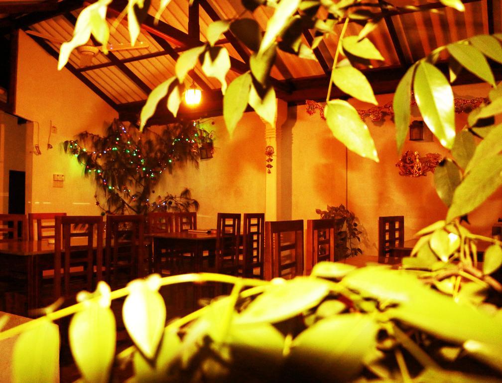 Hotel T & T Anuradhapura Exterior foto