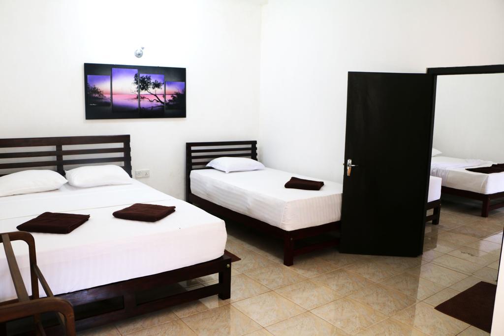 Hotel T & T Anuradhapura Exterior foto