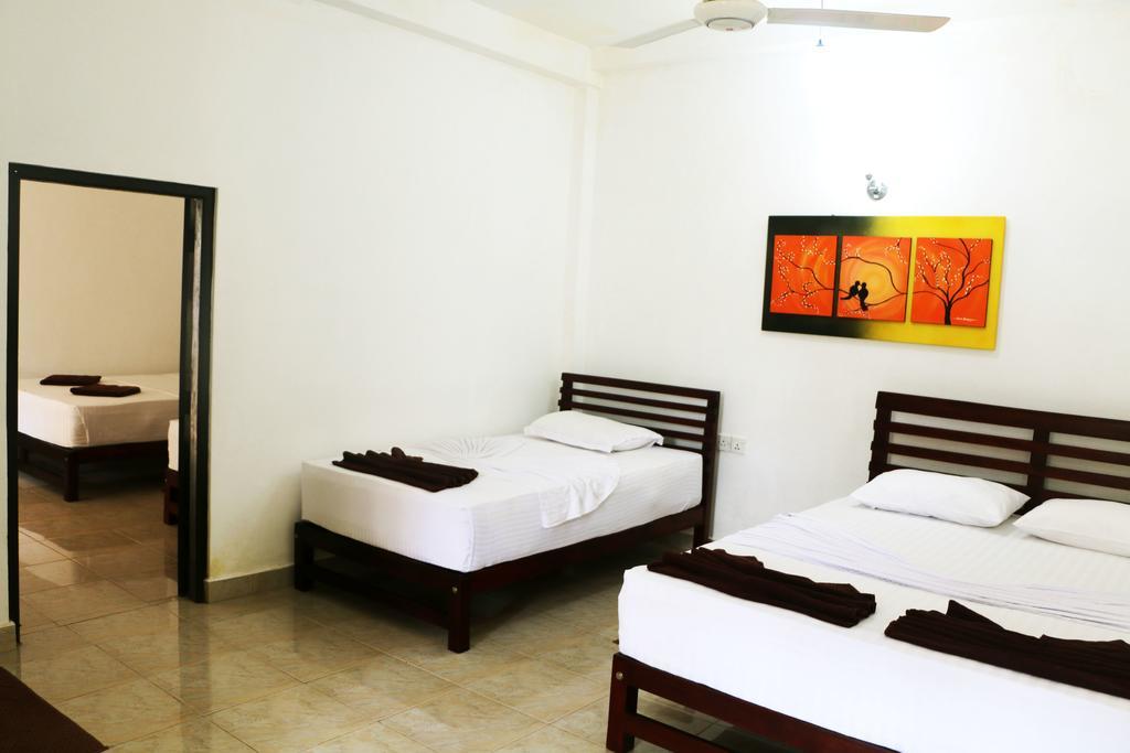 Hotel T & T Anuradhapura Exterior foto