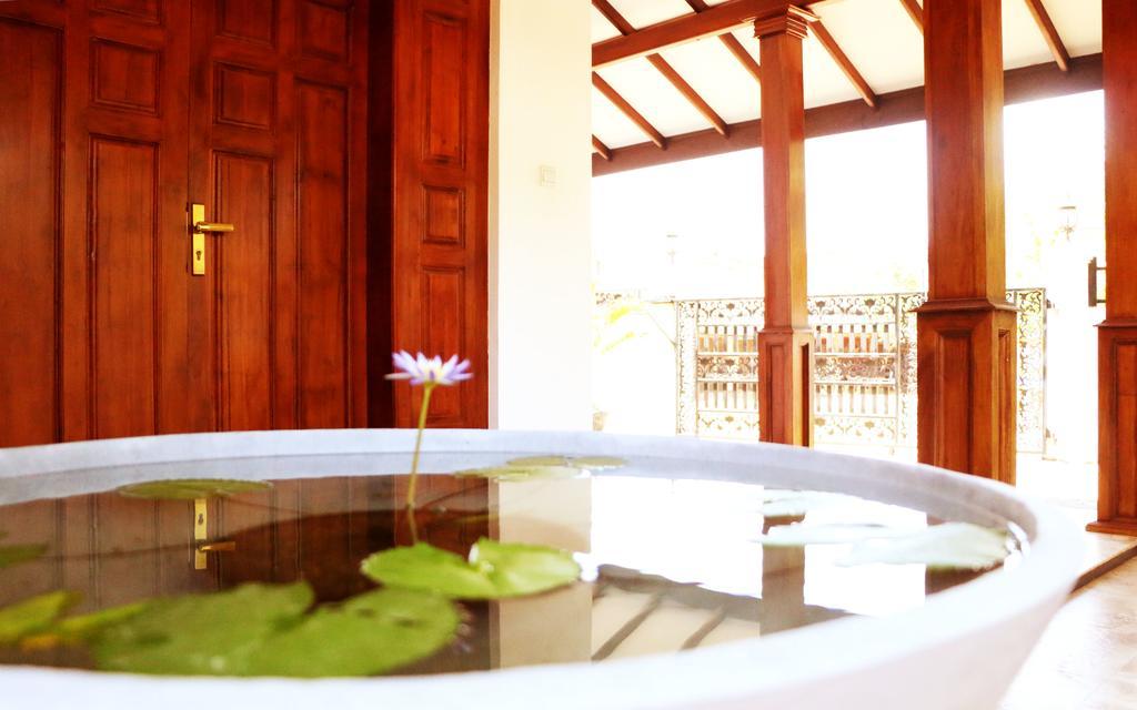 Hotel T & T Anuradhapura Exterior foto