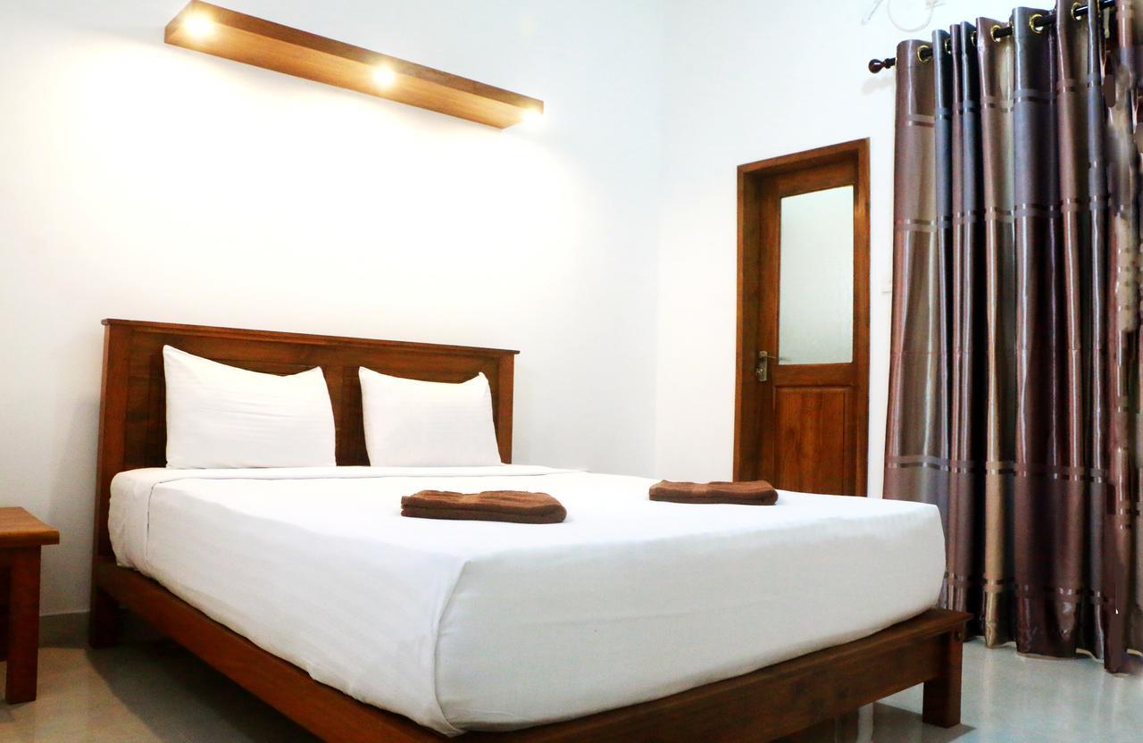 Hotel T & T Anuradhapura Exterior foto