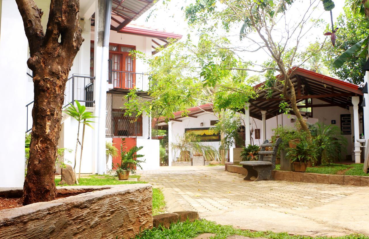 Hotel T & T Anuradhapura Exterior foto