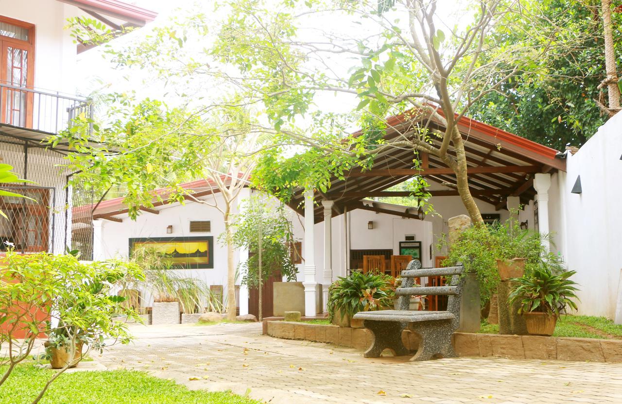 Hotel T & T Anuradhapura Exterior foto