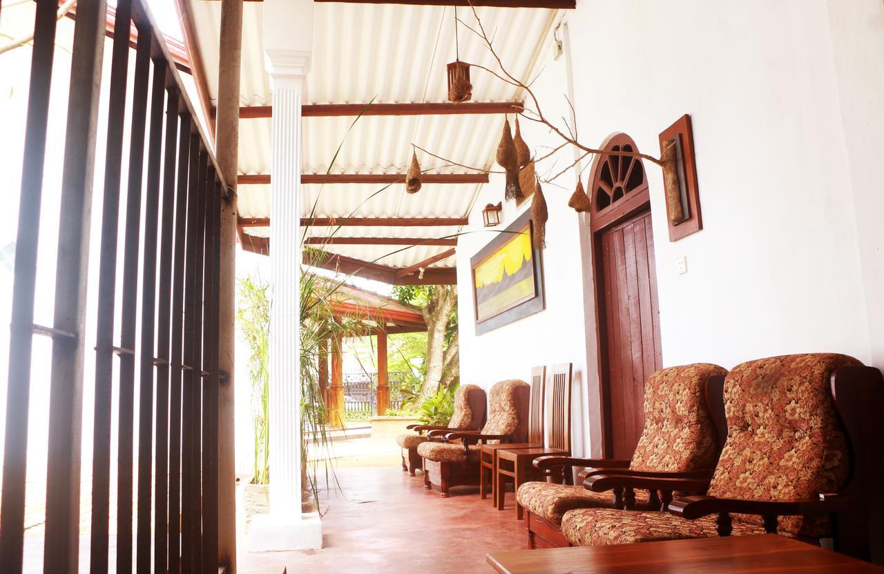 Hotel T & T Anuradhapura Exterior foto
