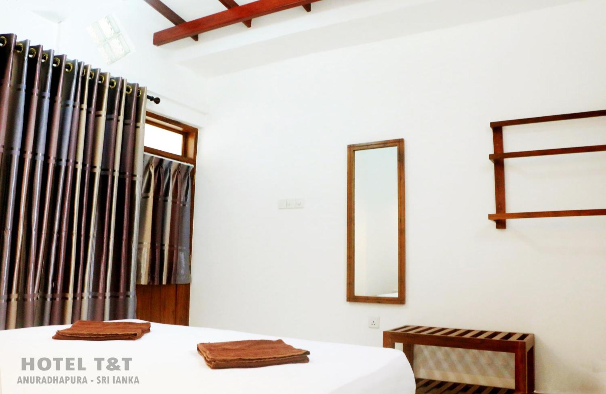 Hotel T & T Anuradhapura Exterior foto